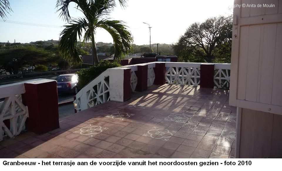 08. Granbeeuw terrasje voorzijde 2010